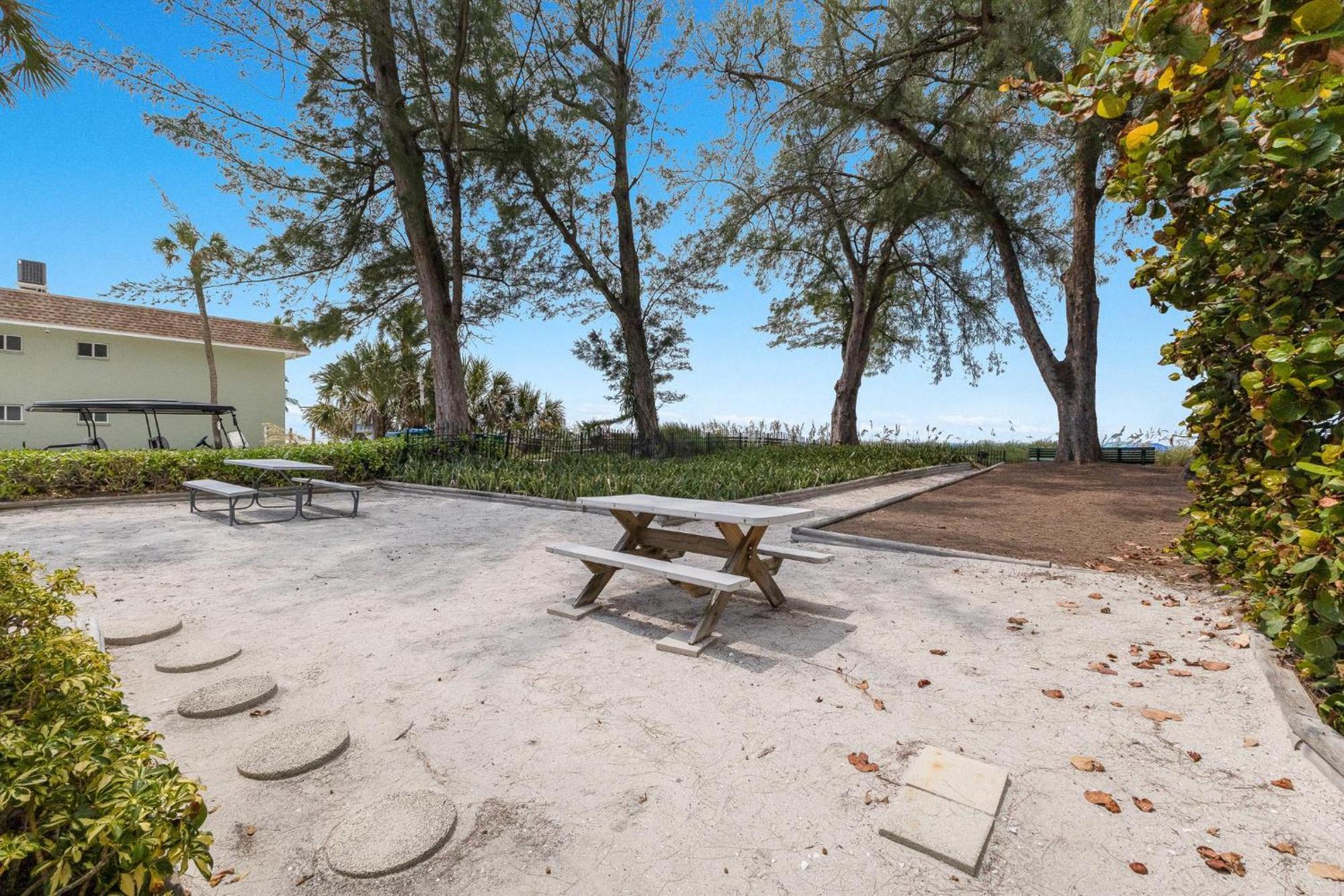 Whispering Waves East Villa Holmes Beach Exterior photo